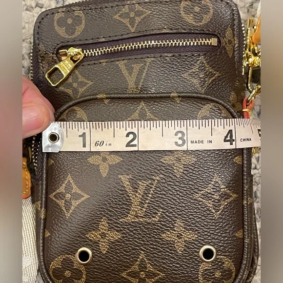 LVee monogram logo utility sling bag purse crossbody beautiful 💕💕😱😱🔥 - Picture 9 of 10